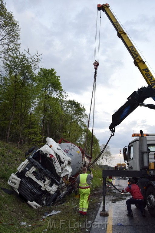 VU Gefahrgut LKW umgestuerzt A 4 Rich Koeln Hoehe AS Gummersbach P441.JPG - Miklos Laubert